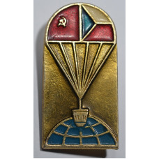 Нагрудный знак - Космос союз двух стран